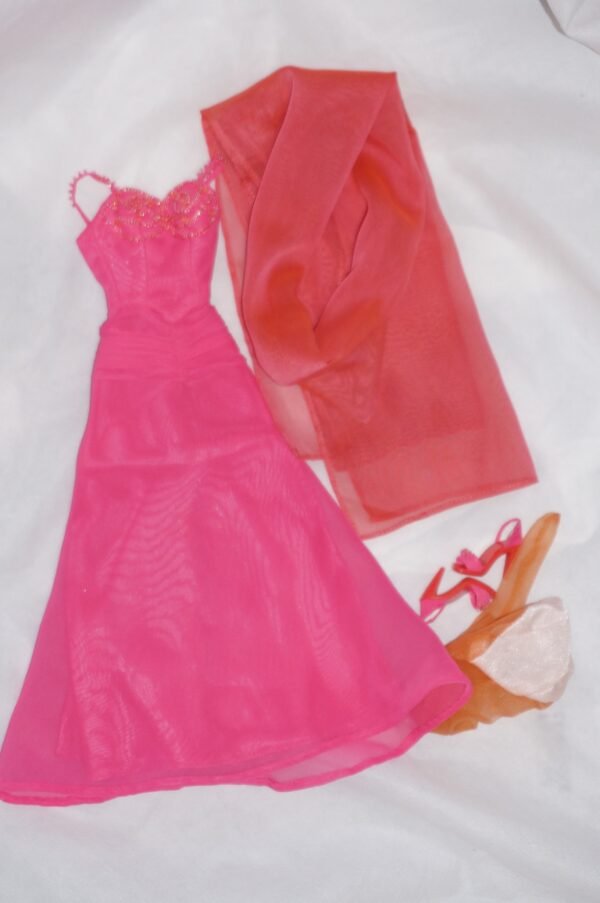 Violet Waters Glowing Reviews outfit