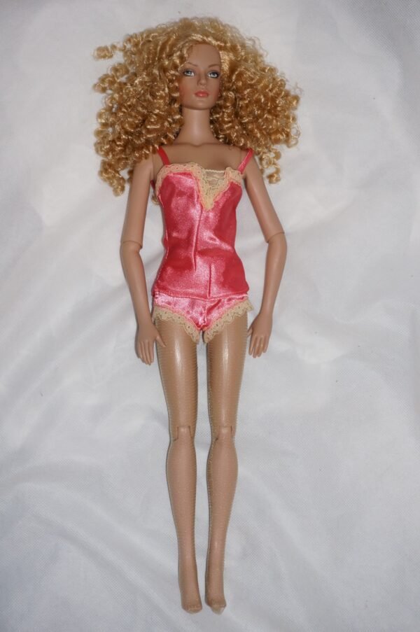 Tonner Sydney RTW Satin - Image 3