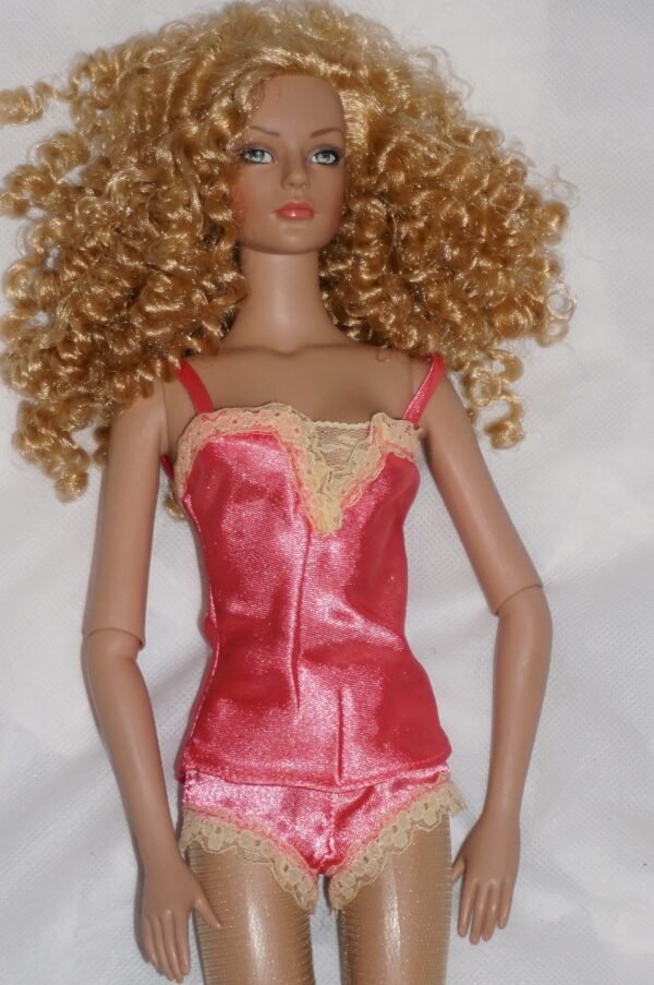 Tonner Sydney RTW Satin - Image 2