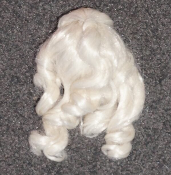 Blonde wig by Superdoll size 5-6 - Image 2