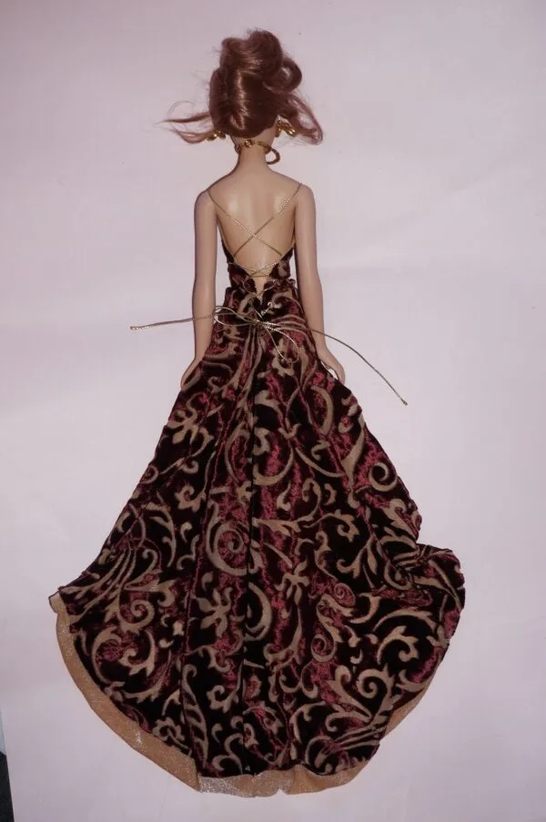 Alex "Modern Beauty" Madame Alexander 16" - Image 3