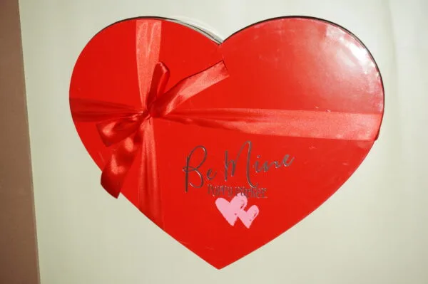 Poppy Parker "Be Mine" Integrity Toys Valentine's gift set - Image 4