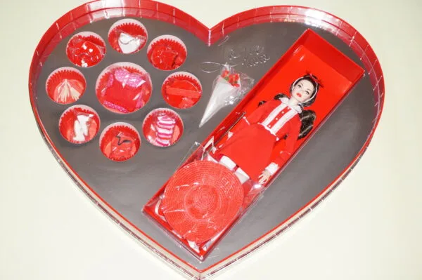 Poppy Parker "Be Mine" Integrity Toys Valentine's gift set - Image 2