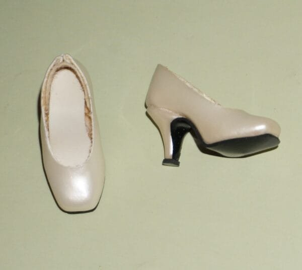 Cream pumps for Tonner Tyler or Gene