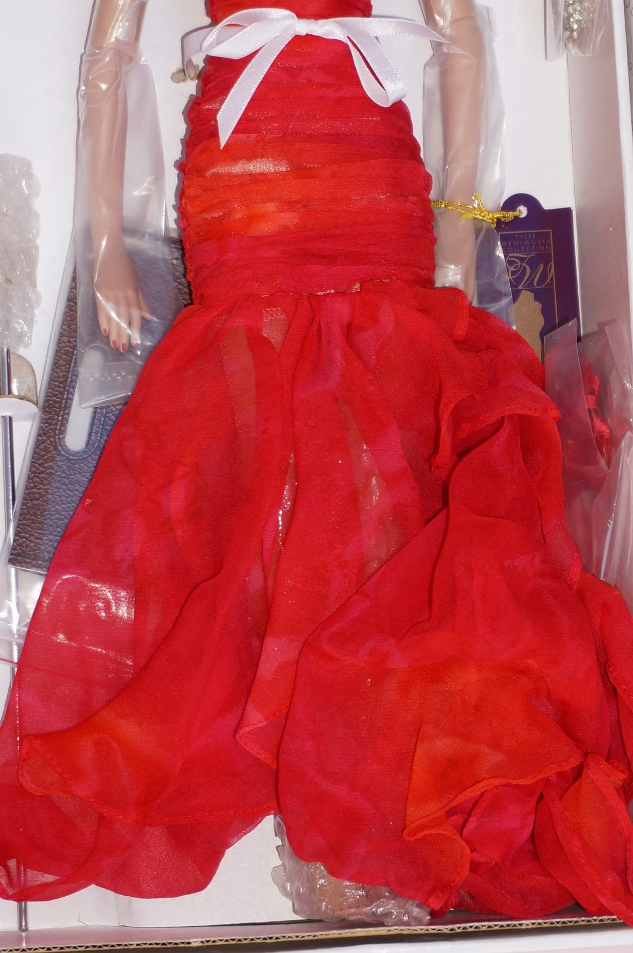 Tonner Angelina "Fever" 16" doll - Image 4